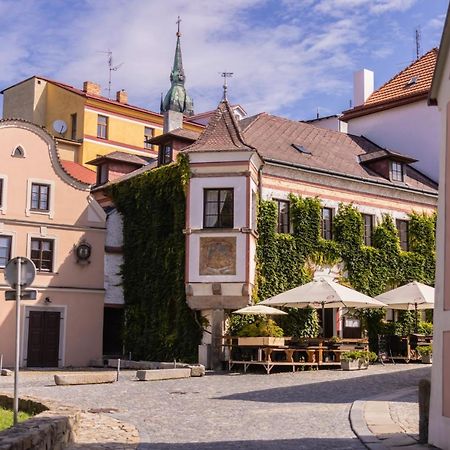 Hotel Bílá Paní Jindřichŭv Hradec Esterno foto