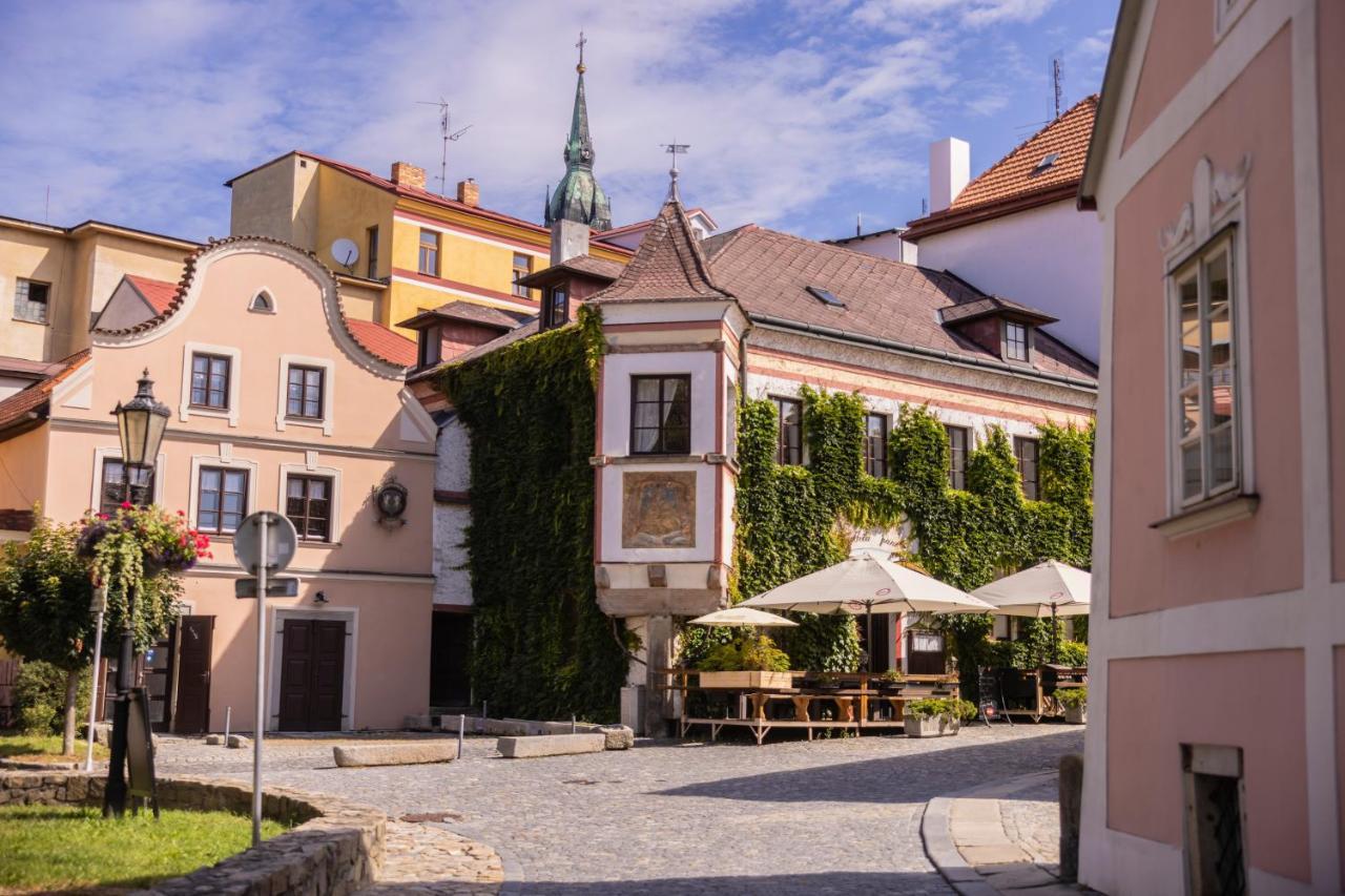 Hotel Bílá Paní Jindřichŭv Hradec Esterno foto